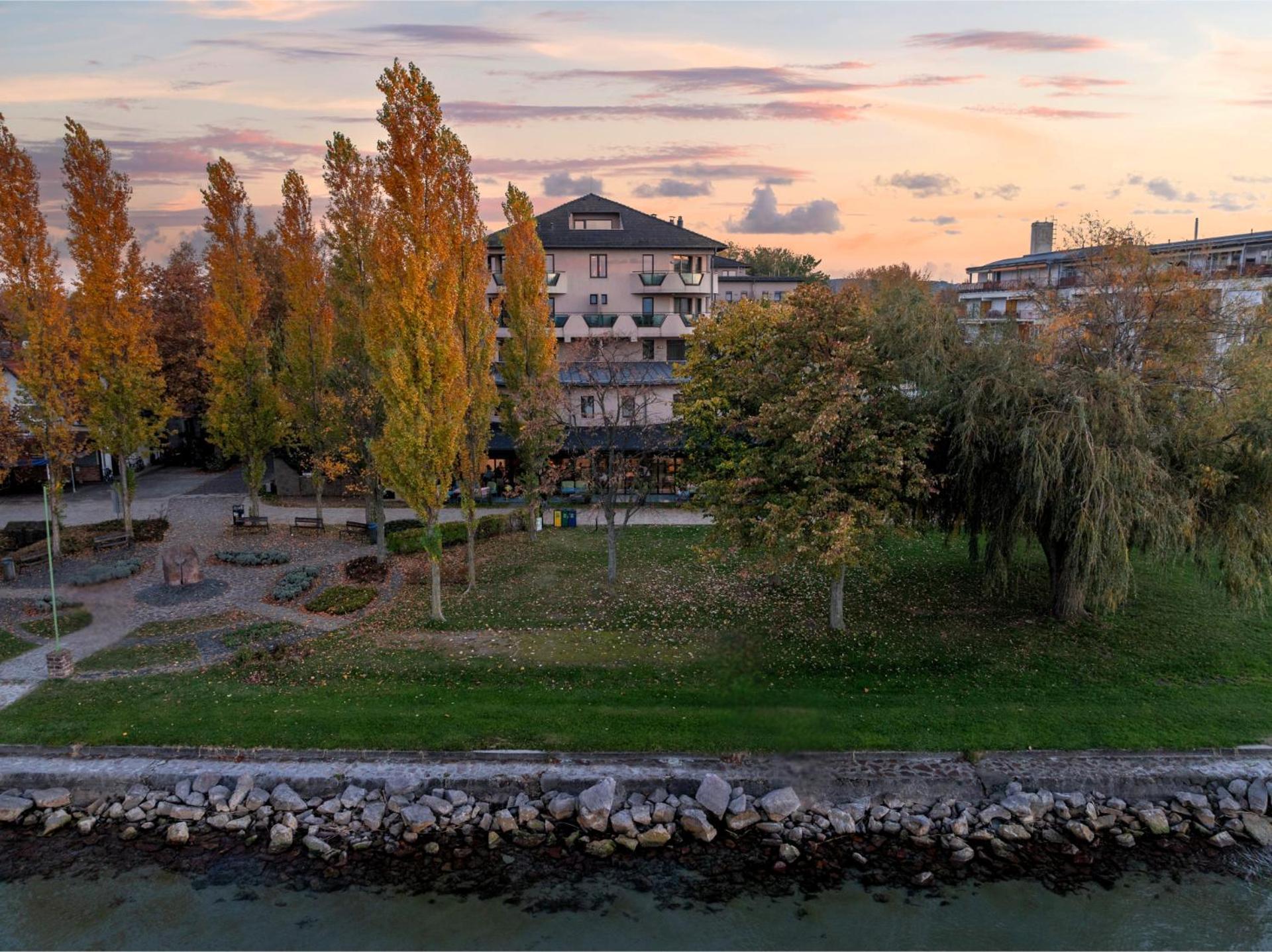 Hotel Wellamarin Zamárdi Zewnętrze zdjęcie